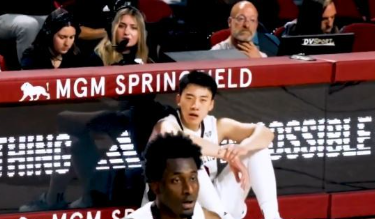中国两NCAA球员季前赛首秀!王俊杰状态仍不佳,郇斯枫可稳轮换!